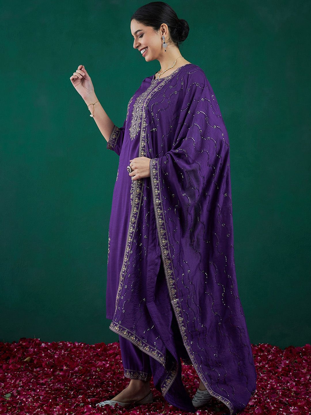 Dhiyona IE Floral Embroidered Regular Sequinned Kurta Wwith Trousers & Dupatta