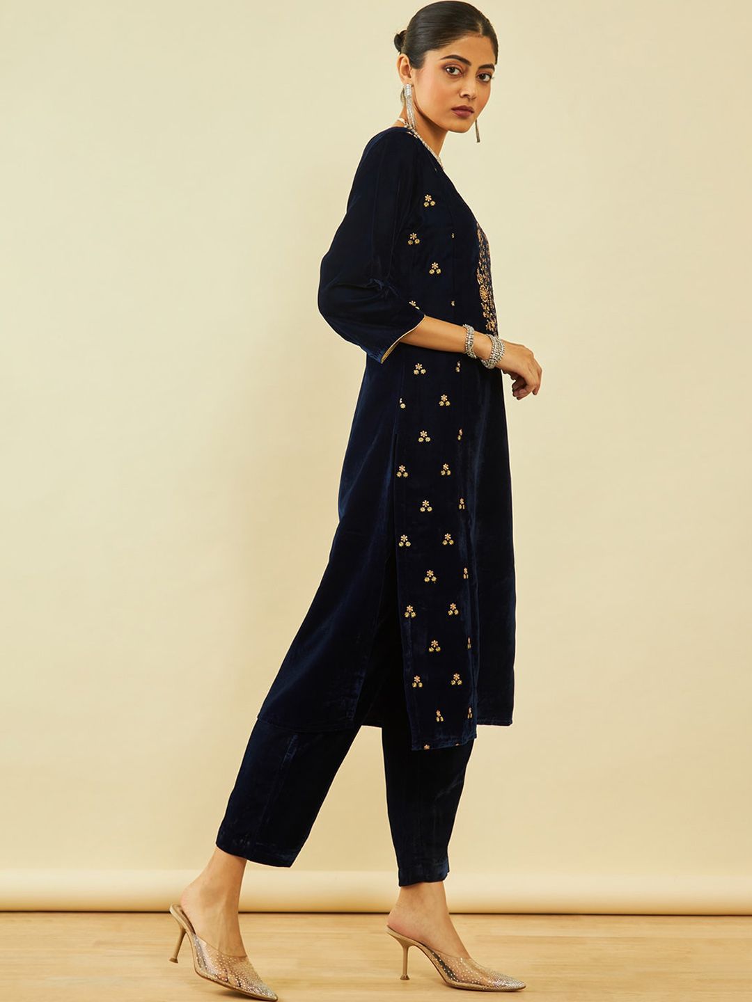 Dhiyona SO Women's Ethnic Motifs Embroidered Regular Thread Work Velvet Straight Kurta with Trousers