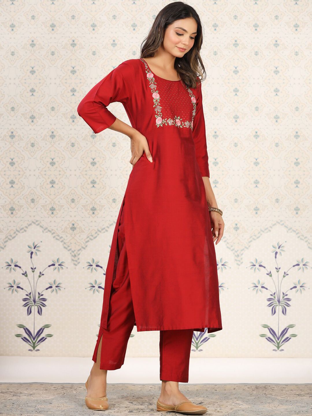 Dhiyona OD Floral Embroidered Yoke Sequined Straight Kurta with Trousers