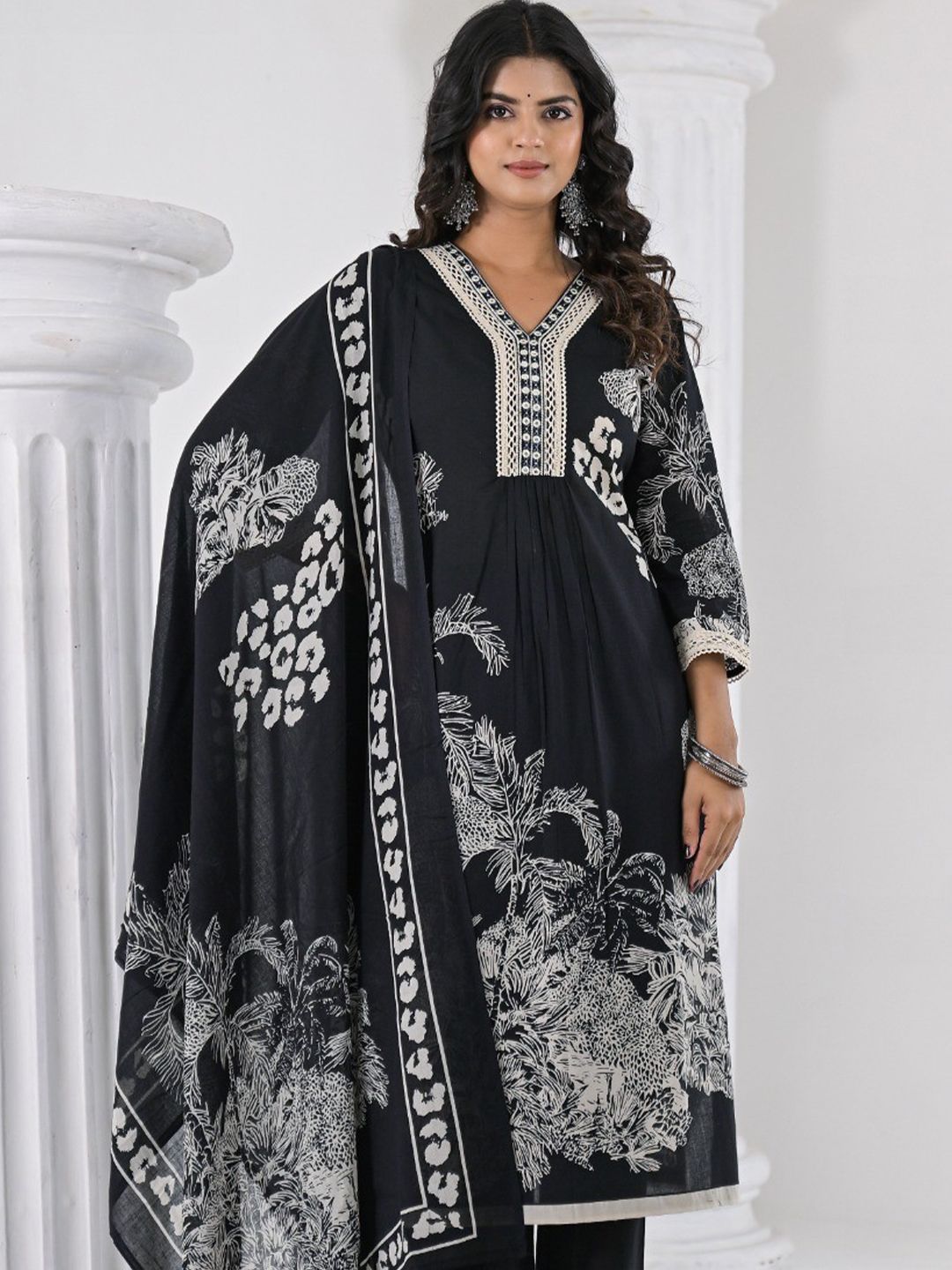 Dhiyona VA Women's Floral Printed Regular Thread Work Pure Cotton Kurta with Trousers & With Dupatta