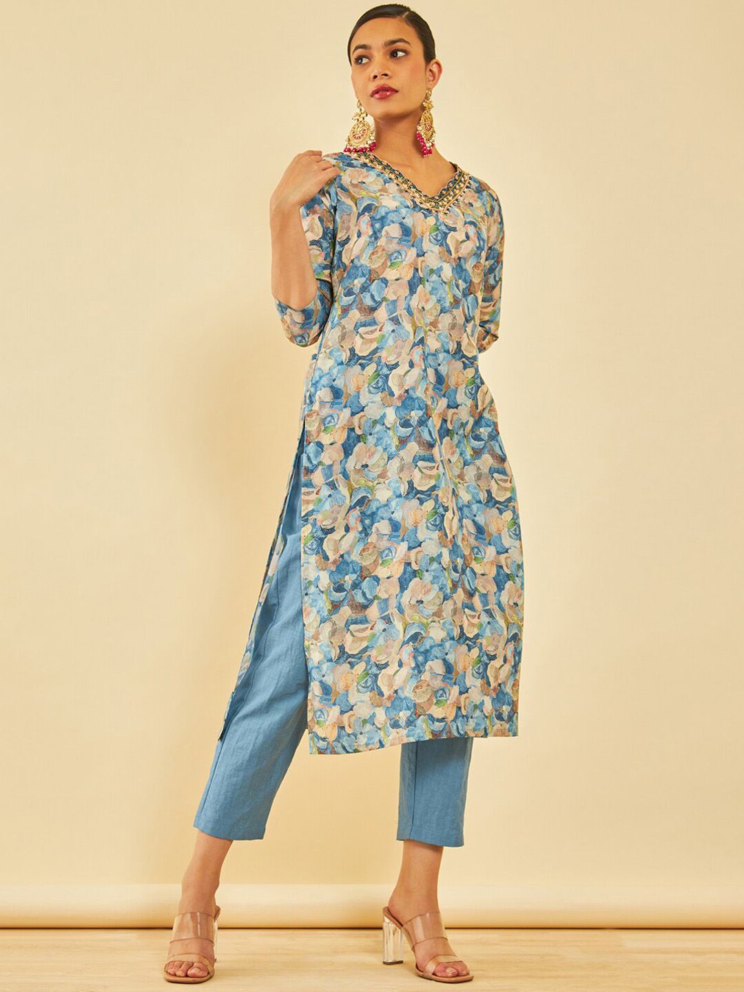 Dhiyona SO Women's Floral Printed V-Neck Three-Quarter Sleeves Beads and Stones Kurta with Trousers