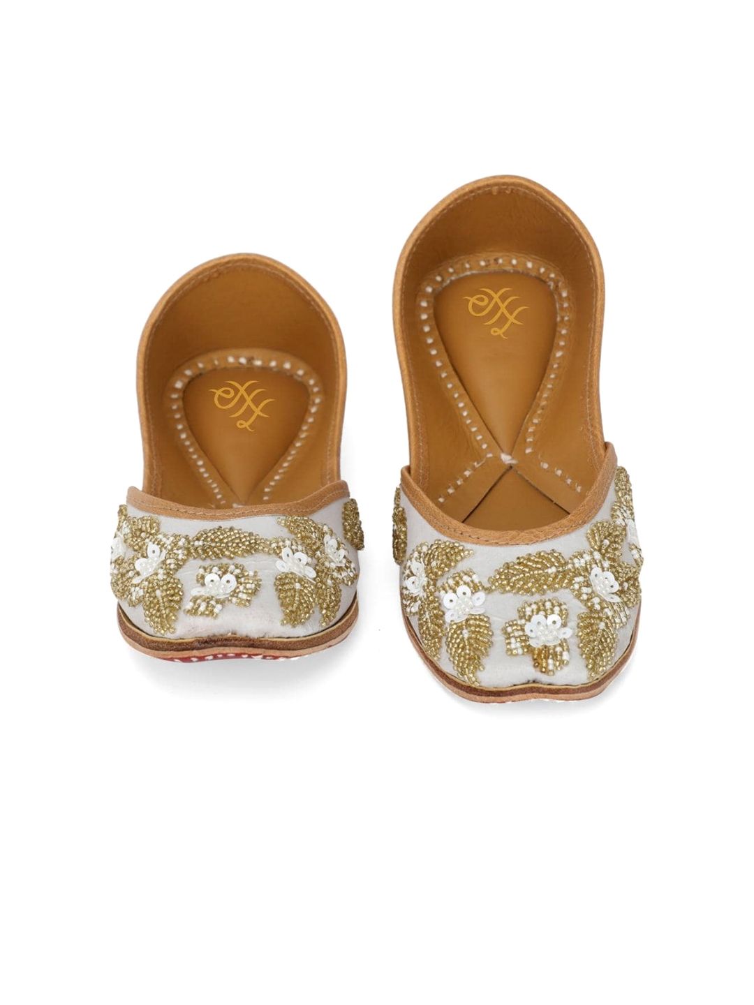 Dhiyona HOP Embroidered Ethnic Mojaris