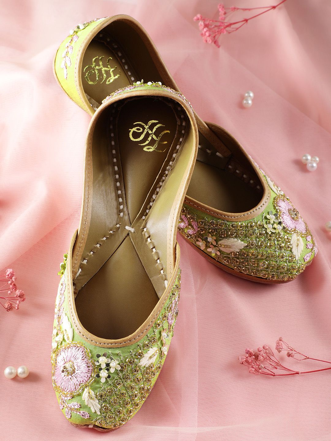 Dhiyona HOP Women Ethnic Embellished Mojaris