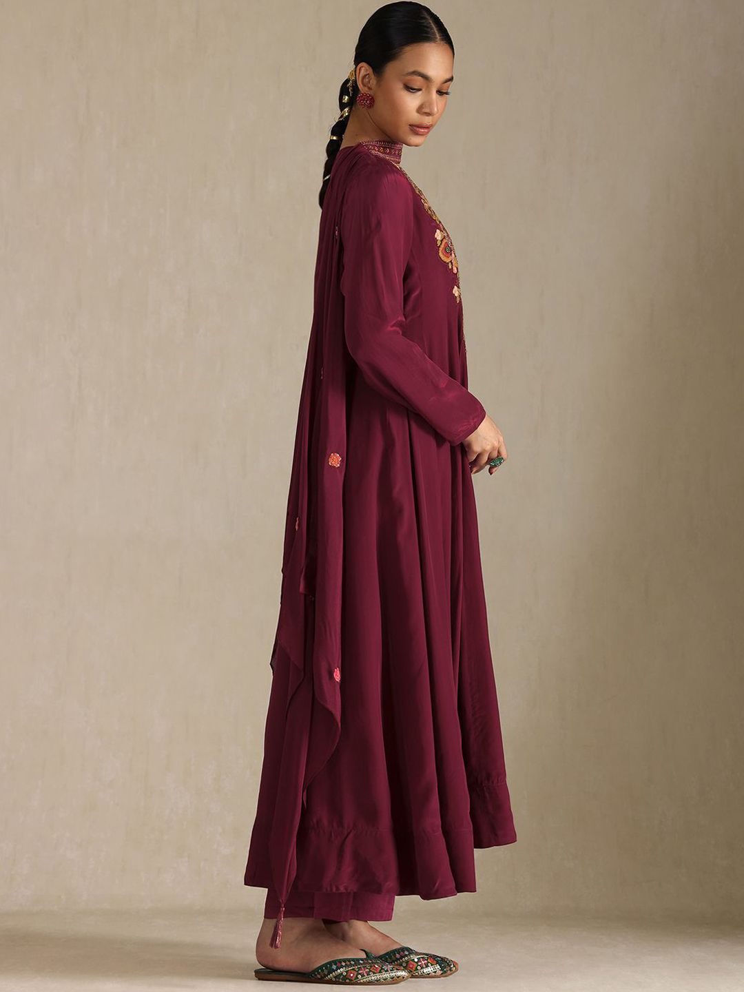 Dhiyona SO Women's Women Floral Printed Empire Thread Work Kurta with Trousers & With Dupatta