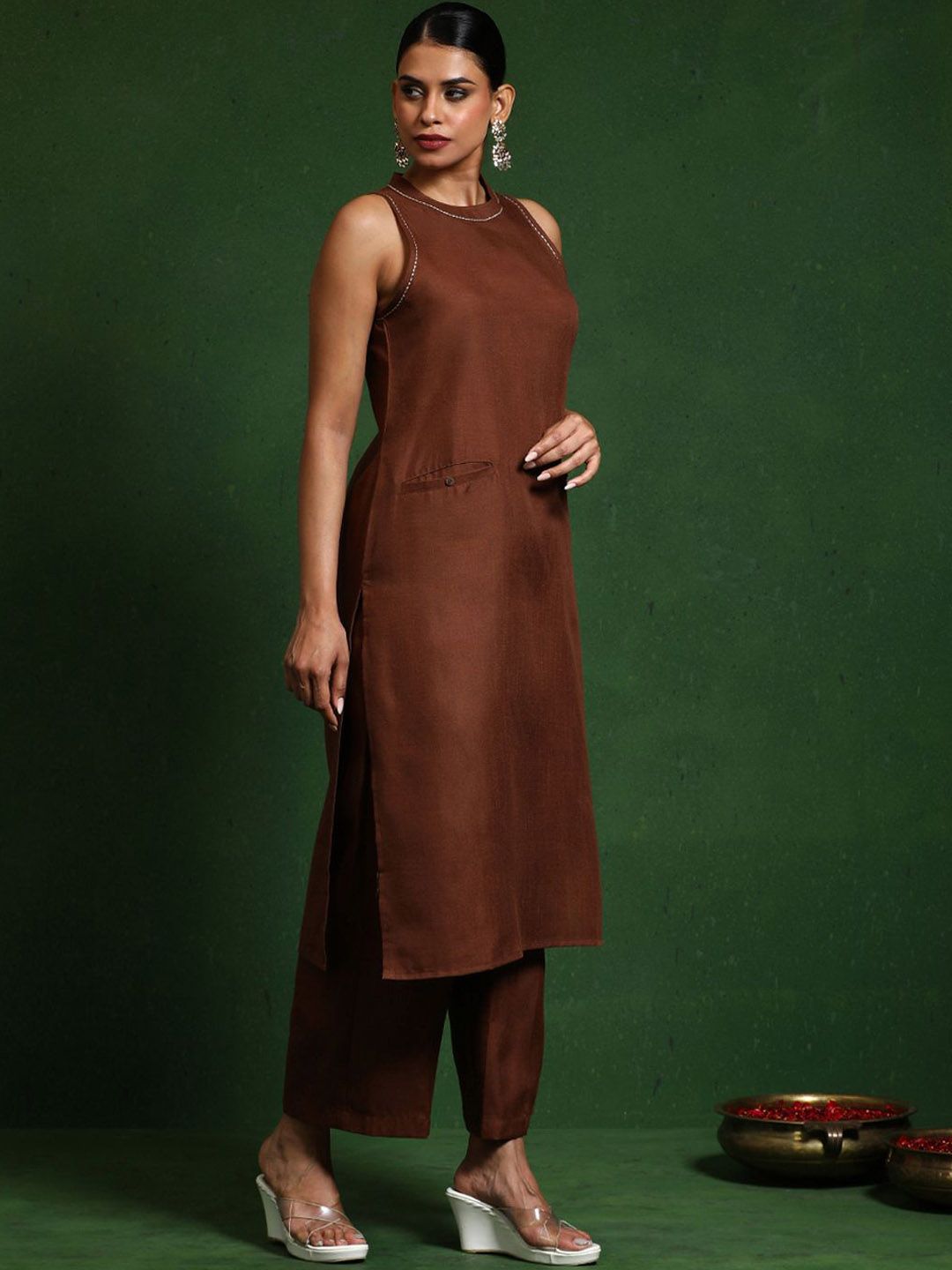 Dhiyona VA Women's Regular Thread Work Kurta with Trousers