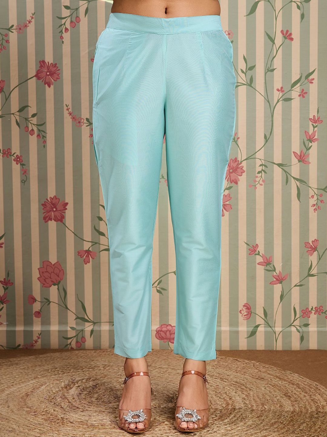 Dhiyona OD Floral Embroidered Notch Neck Kurta With Trousers And Dupatta