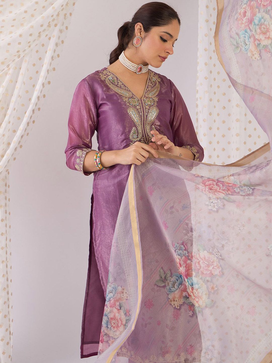 Dhiyona IE Paisley Yoke Design V-Neck Zari Straight Kurta With Trouser And Dupatta