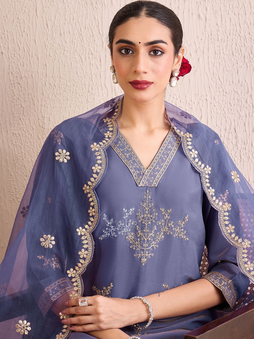 Dhiyona IE Women Floral Embroidered Regular Kurta with Trousers & With Dupatta