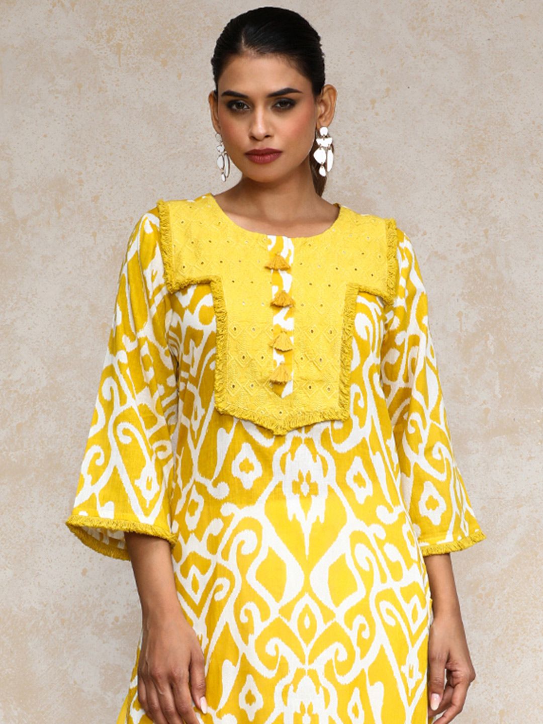Dhiyona VA Women'sEthnic Motifs Printed Round Neck Straight Kurta With Trousers