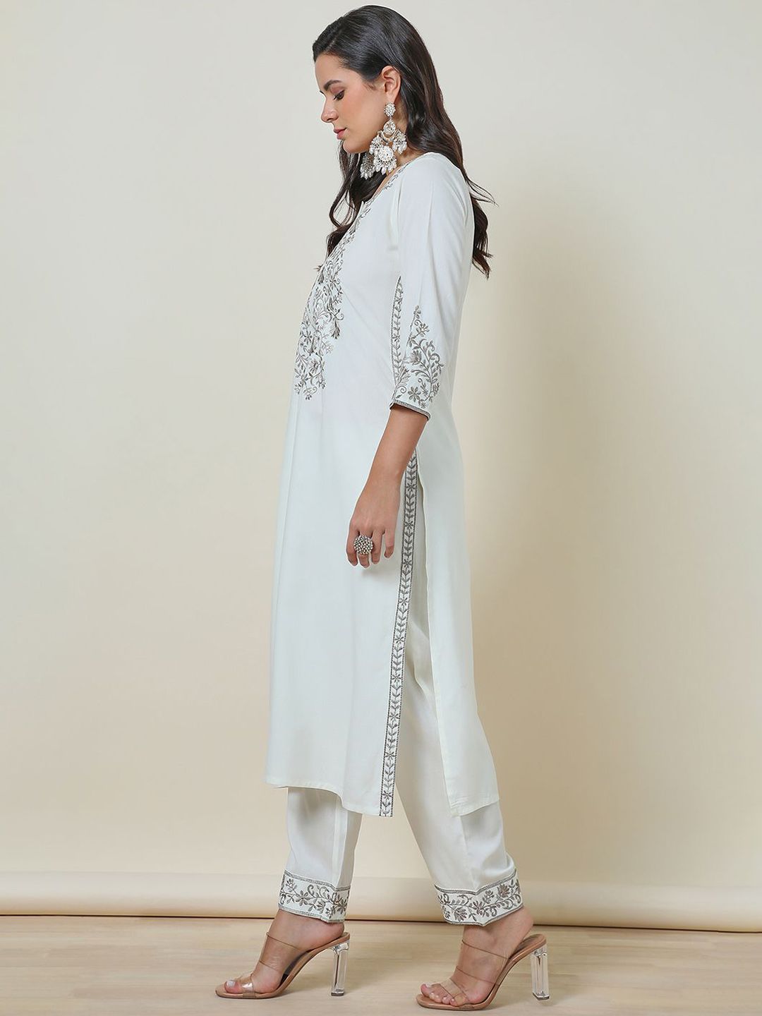 Dhiyona SO Women's Rayon Embroidered Kurta Set With Thread Work