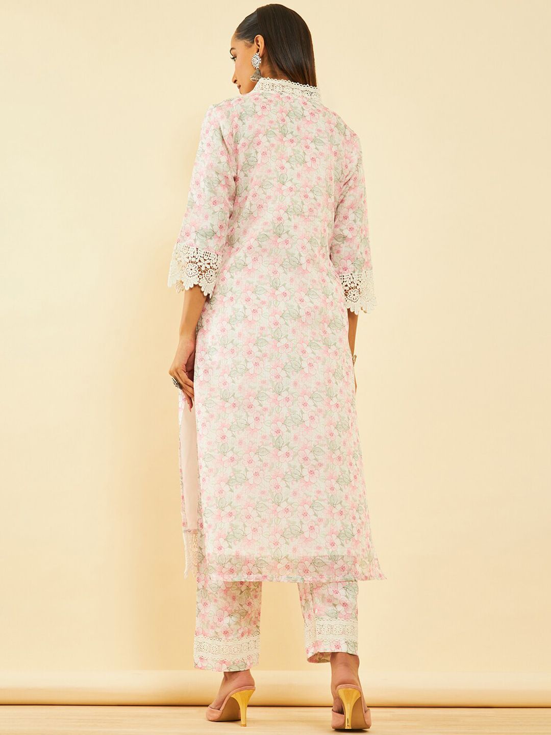 Dhiyona SO Women's Floral Printed V-Neck Three-Quarter Sleeves Thread Work Kurta with Trousers