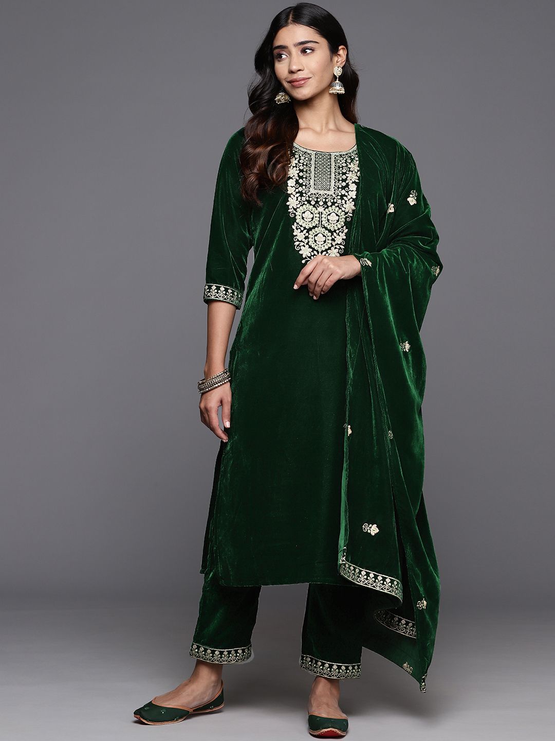 Dhiyona VA Women'sWinter floral Zari Embroidered Velvet Kurta Set with Dupatta.