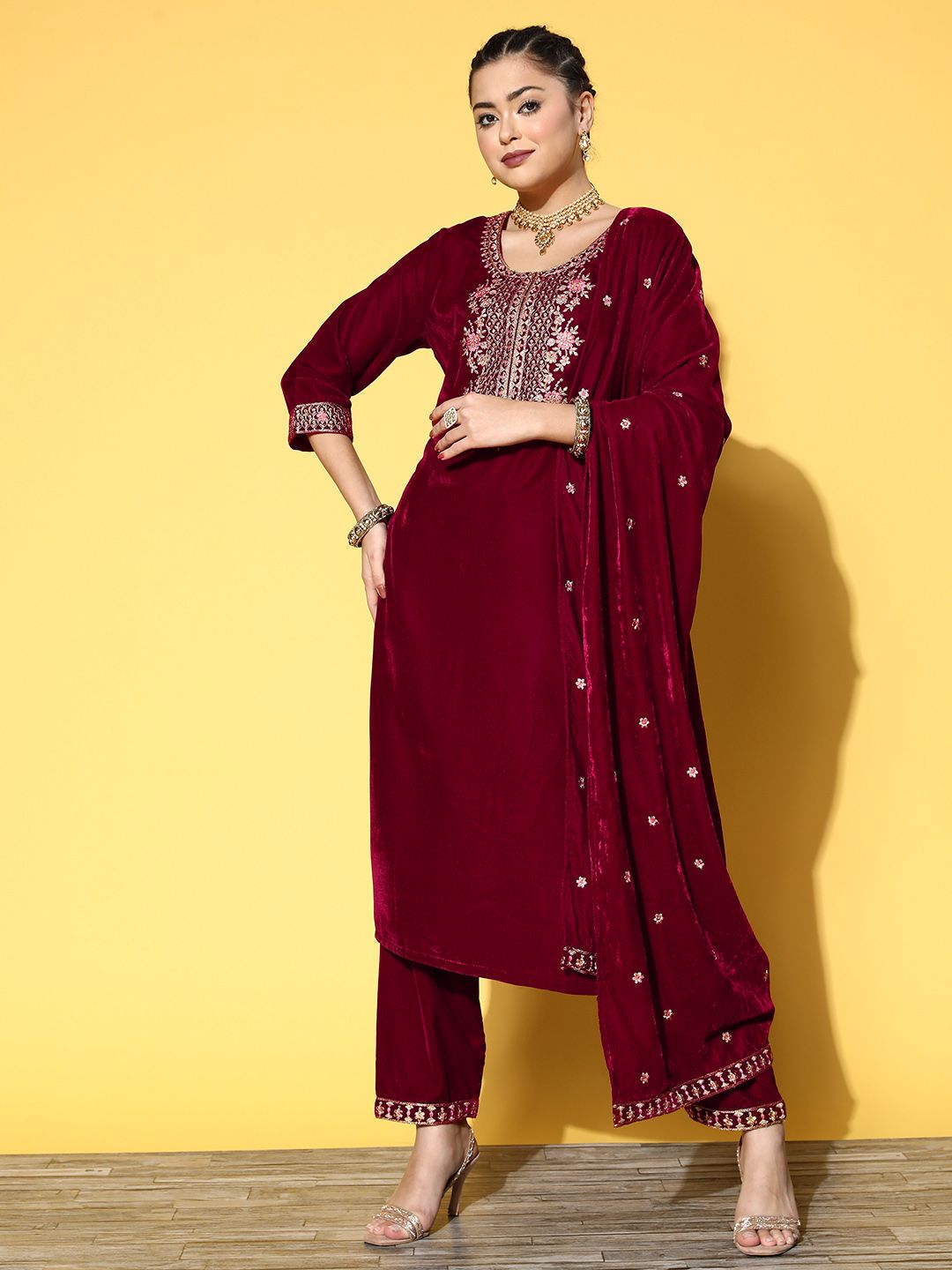 Dhiyona VA Women'sWinter Floral Zari Embroidered Velvet Kurta With Trousers & Dupatta.
