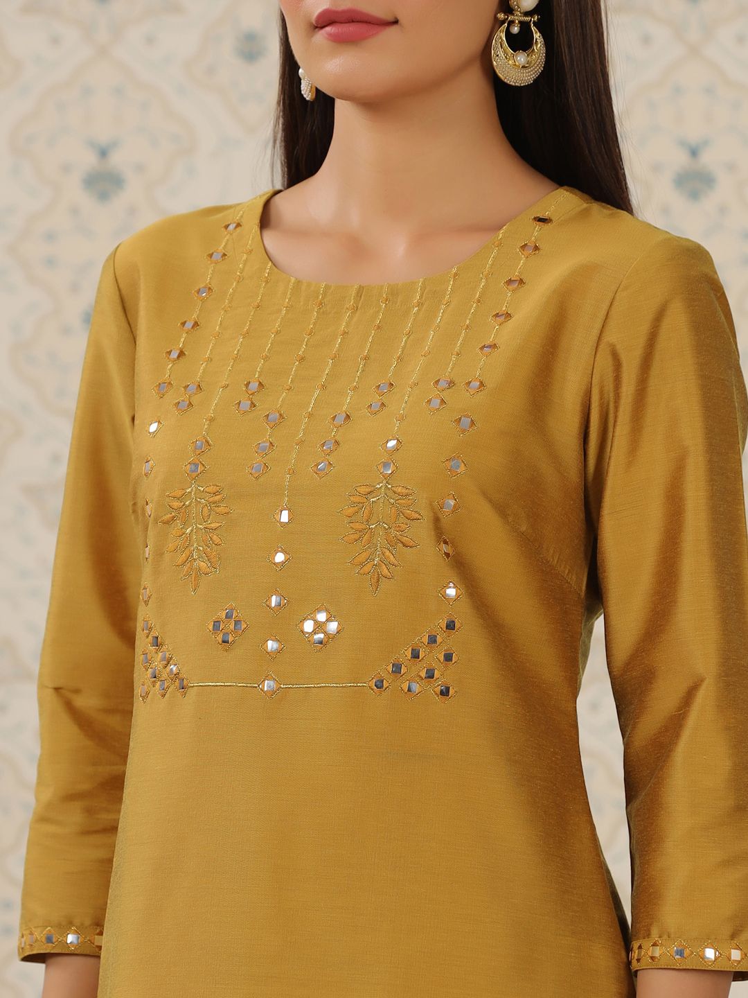 Dhiyona OD Geometric Embroidered Mirror Work Kurta With Trousers