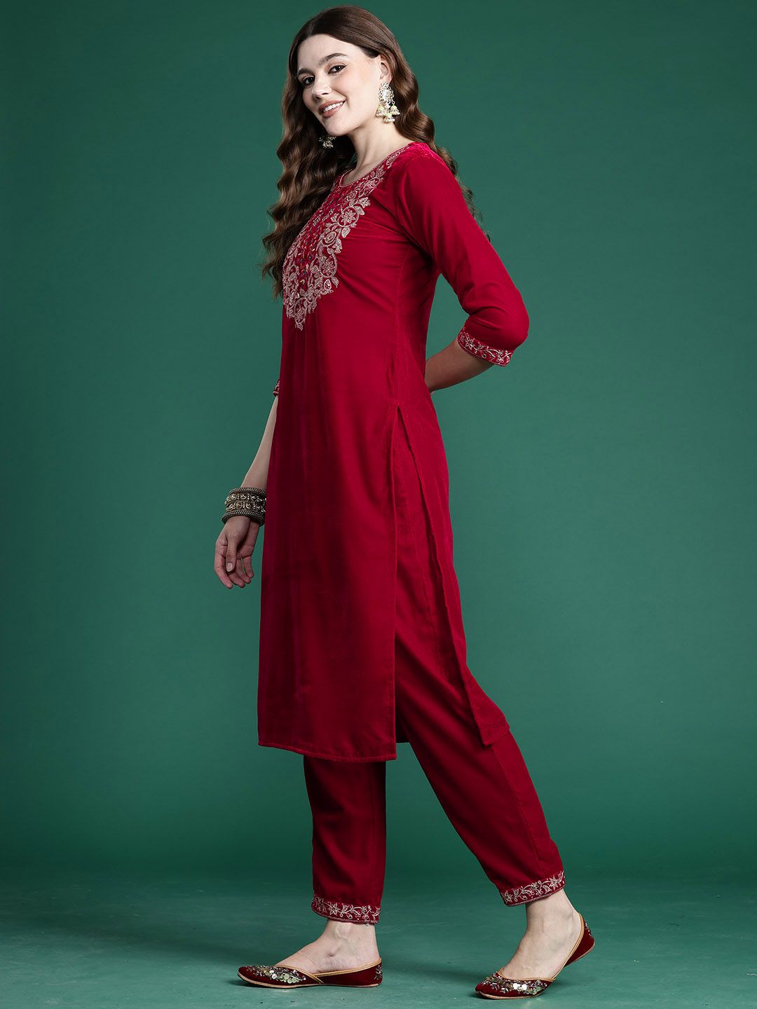 Dhiyona IE Ethnic Motifs Embroidered Velvet Kurta with Trousers & With Dupatta