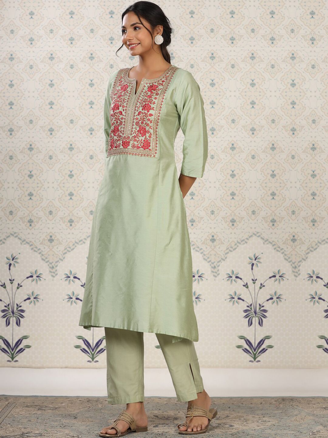 Dhiyona OD Women Floral Thread Work Kurta