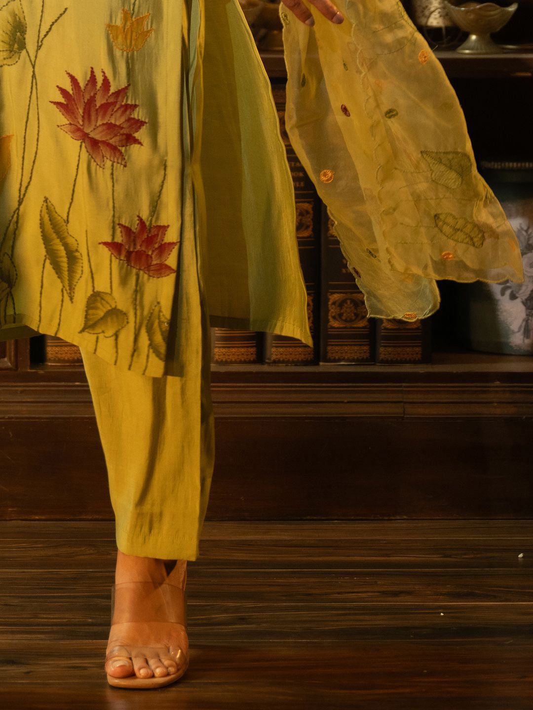 Floral Printed Thread Work Straight Kurta With Trousers & With Dupatta