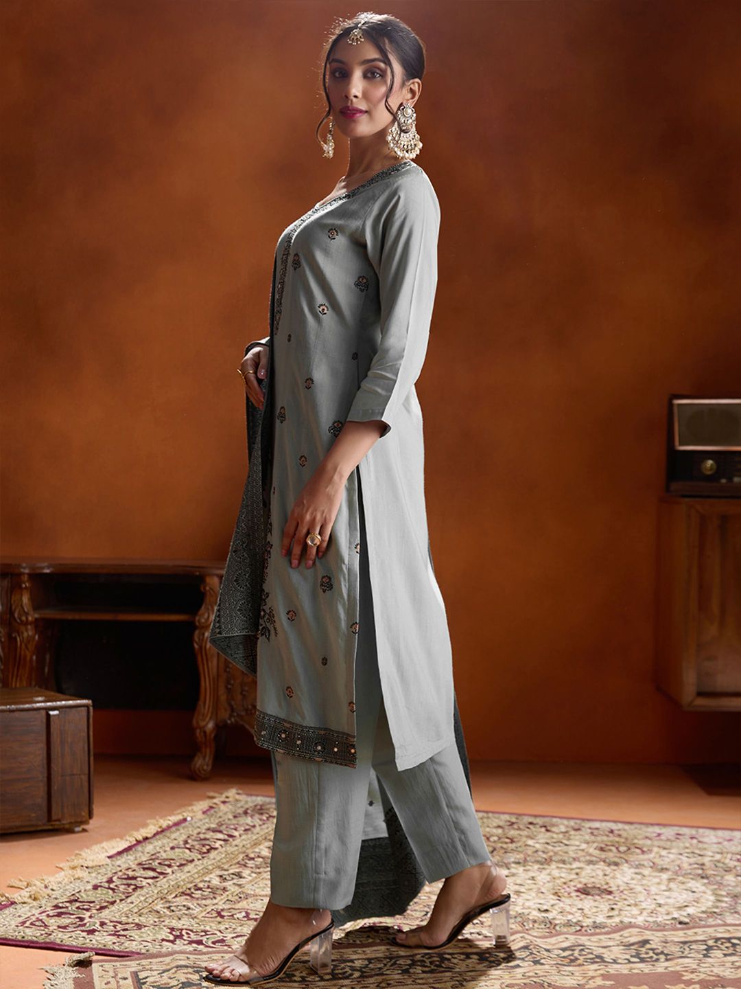 Dhiyona WP Floral Embroidered Beads and Stones Jacquard Kurta with Trousers & Dupatta