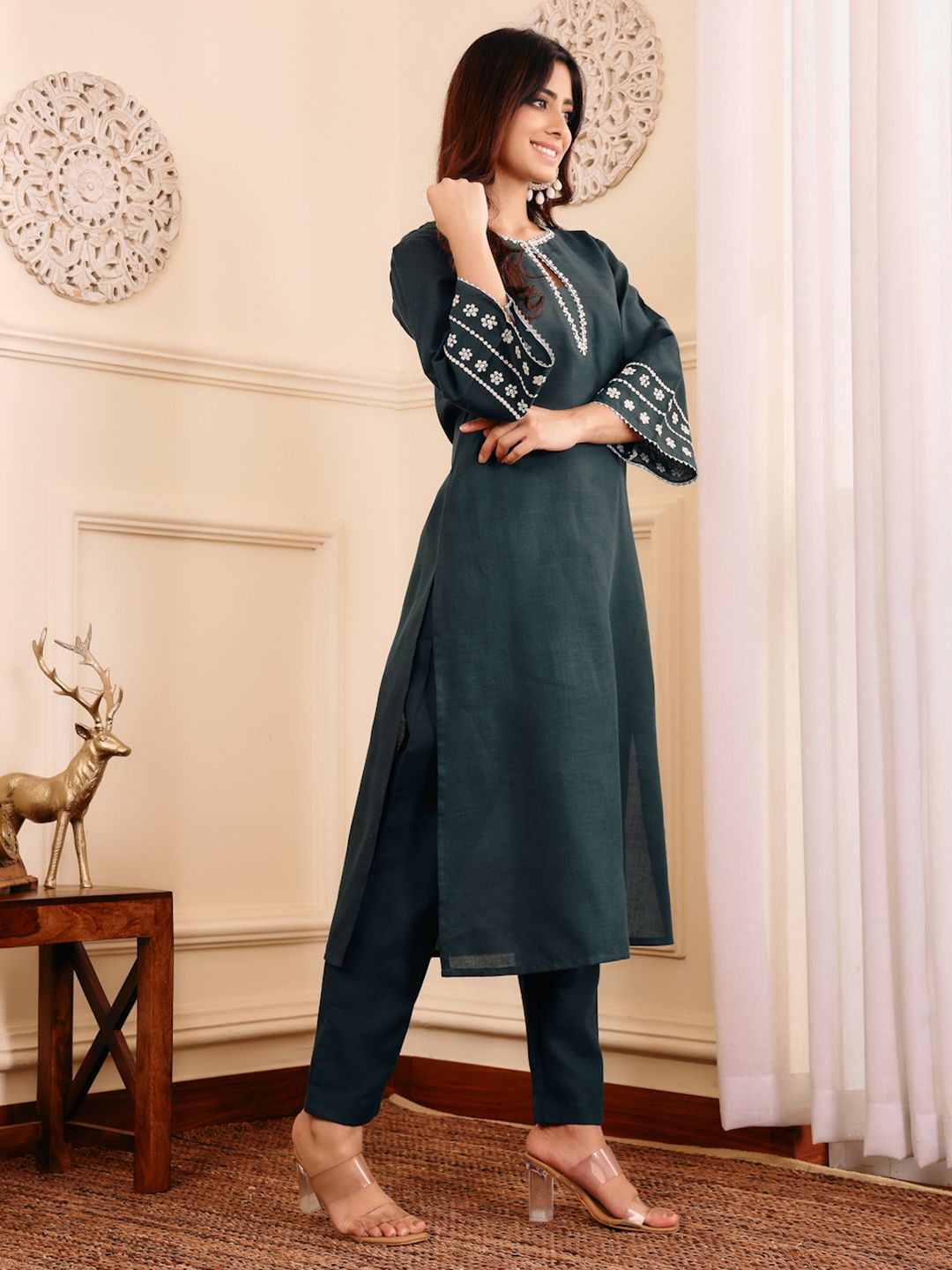Dhiyona VA Women'sEmbroidered Straight Sequinned Kurta with Palazzos