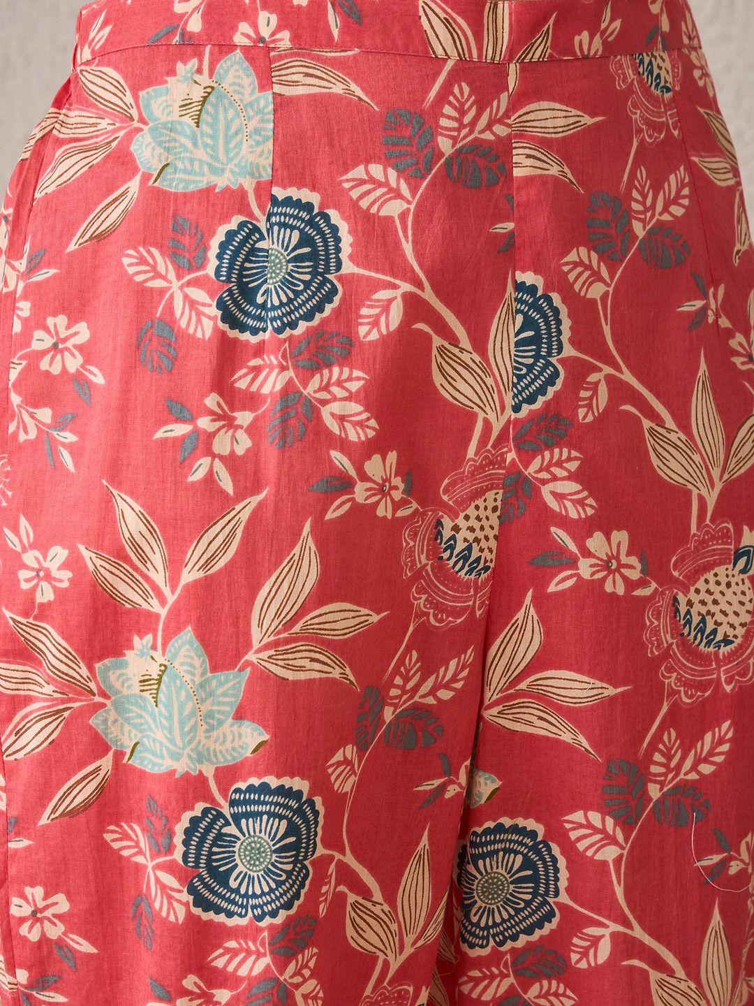 Dhiyona IE Floral Printed V-Neck Pure Cotton Straight Kurta With Trousers