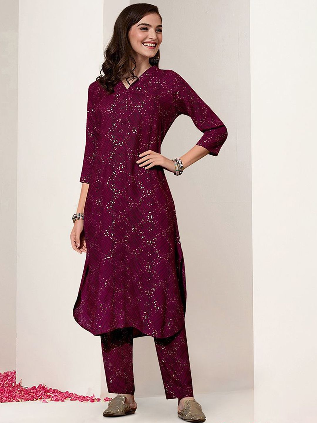 Dhiyona IS Women's Ethnic Motifs Printed V-neck Kurta And Trousers