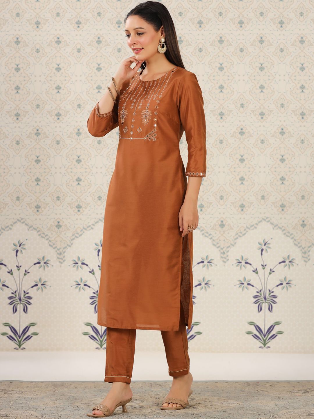 Dhiyona OD Geometric Embroidered Mirror Work Kurta With Trousers