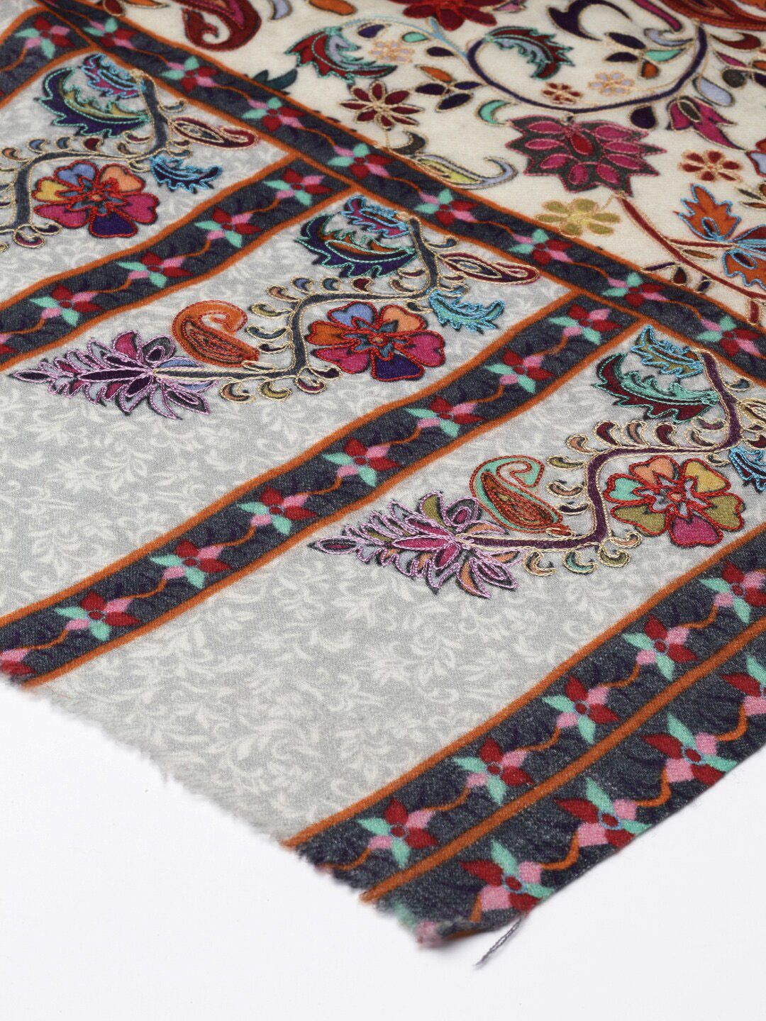 Dhiyona PA Women White Embroidered Pure Wool Shawl