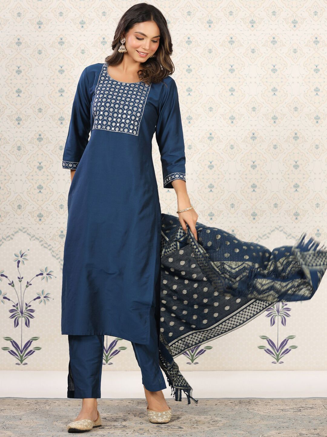 Dhiyona OD Ethnic Motifs Yoke Design Kurta With Trousers & Dupatta
