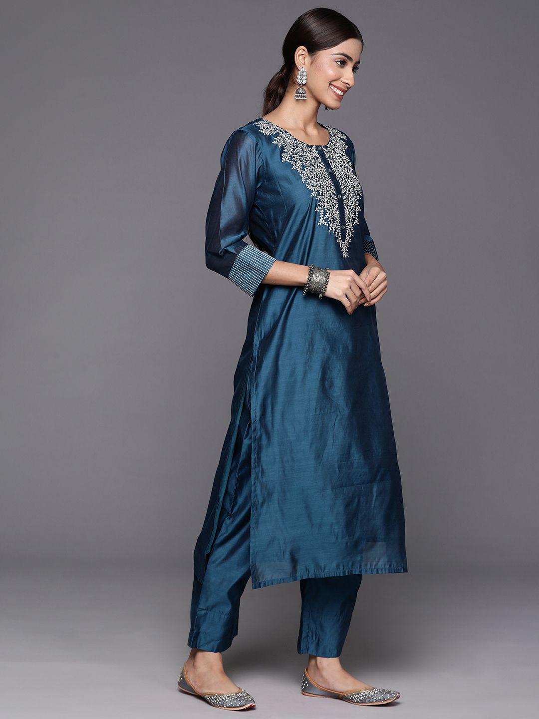 Dhiyona VA Women'sFloral zari Embroidered Chanderi Silk Kurta with Trousers & Dupatta