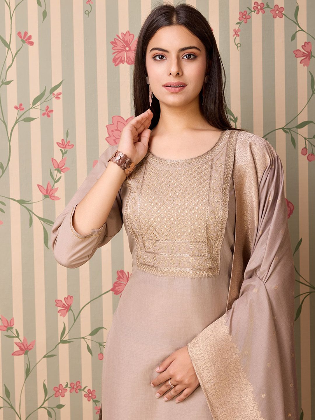 Dhiyona OD Yoke Design Regular Thread Work Kurta with Trousers & With Dupatta