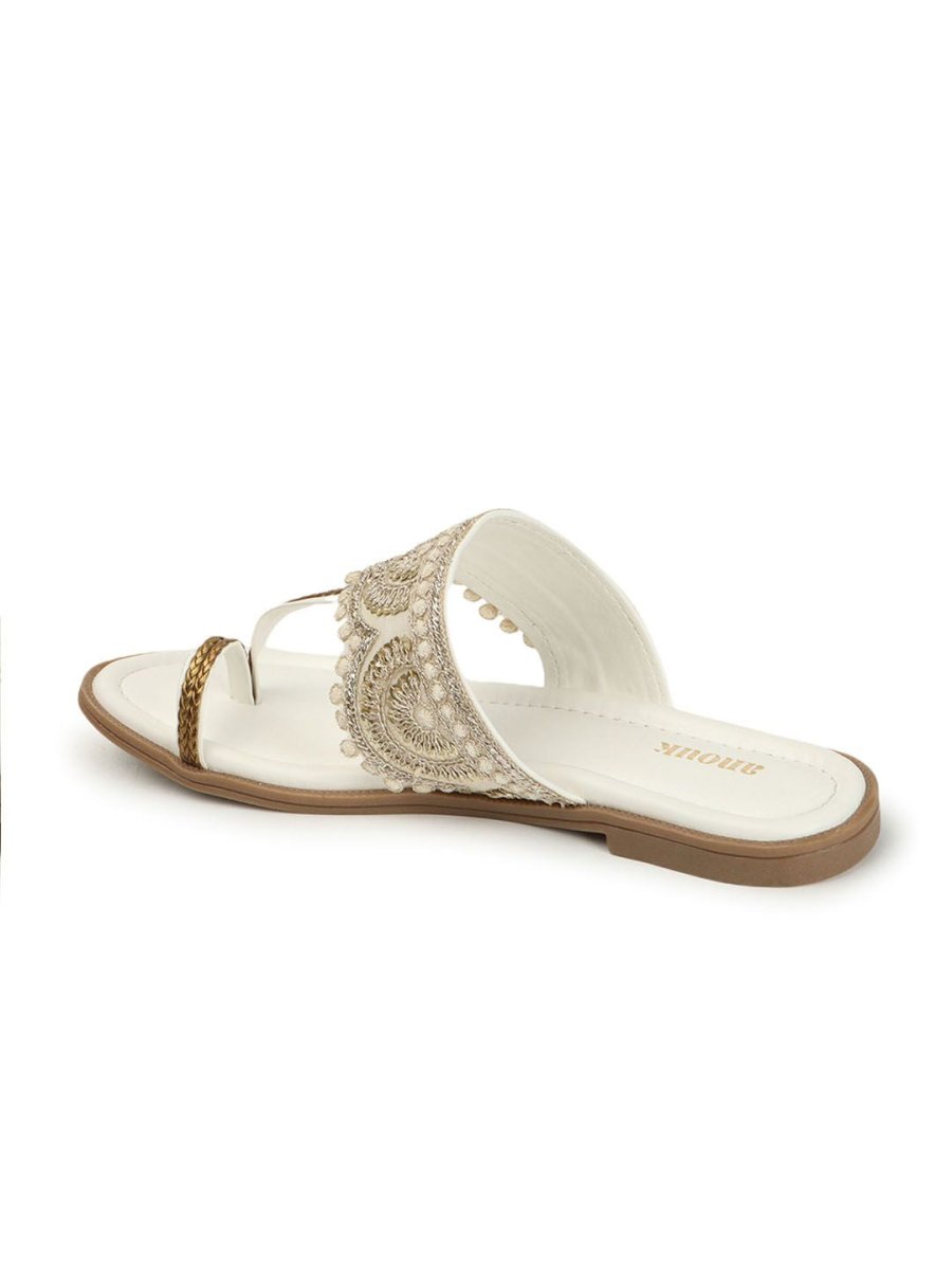 Dhiyona AK Women Embellished Embroidered One Toe Flats