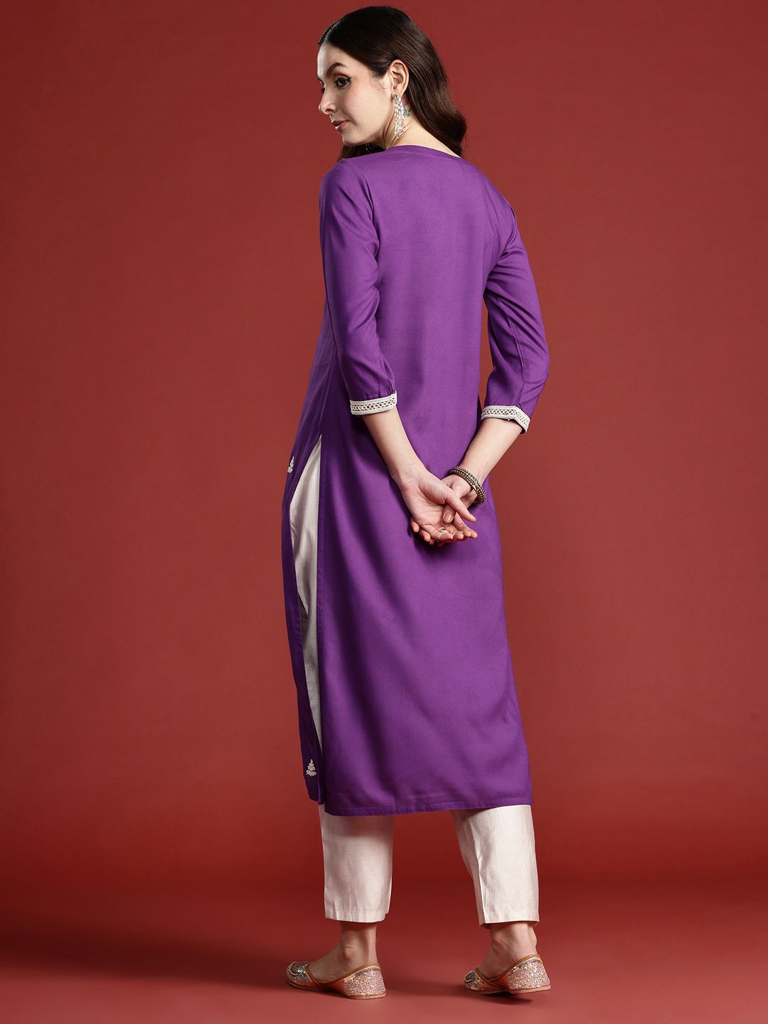 Dhiyona IE Women Floral Embroidered Thread Work Kurta