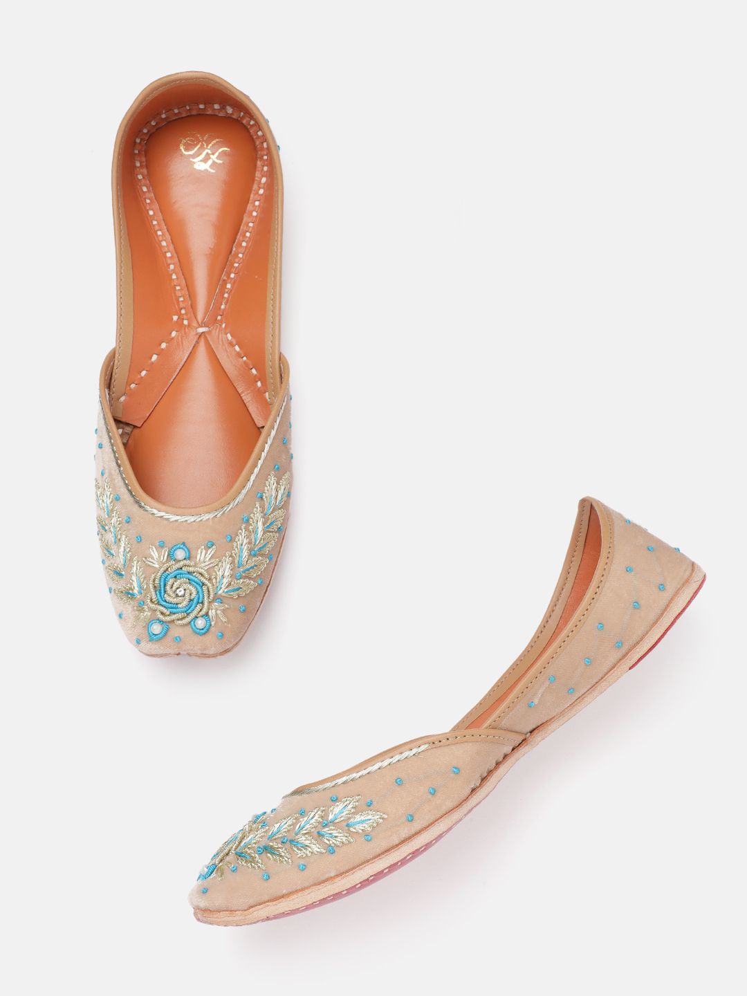Dhiyona HOP Women Floral Embroidered Mojaris