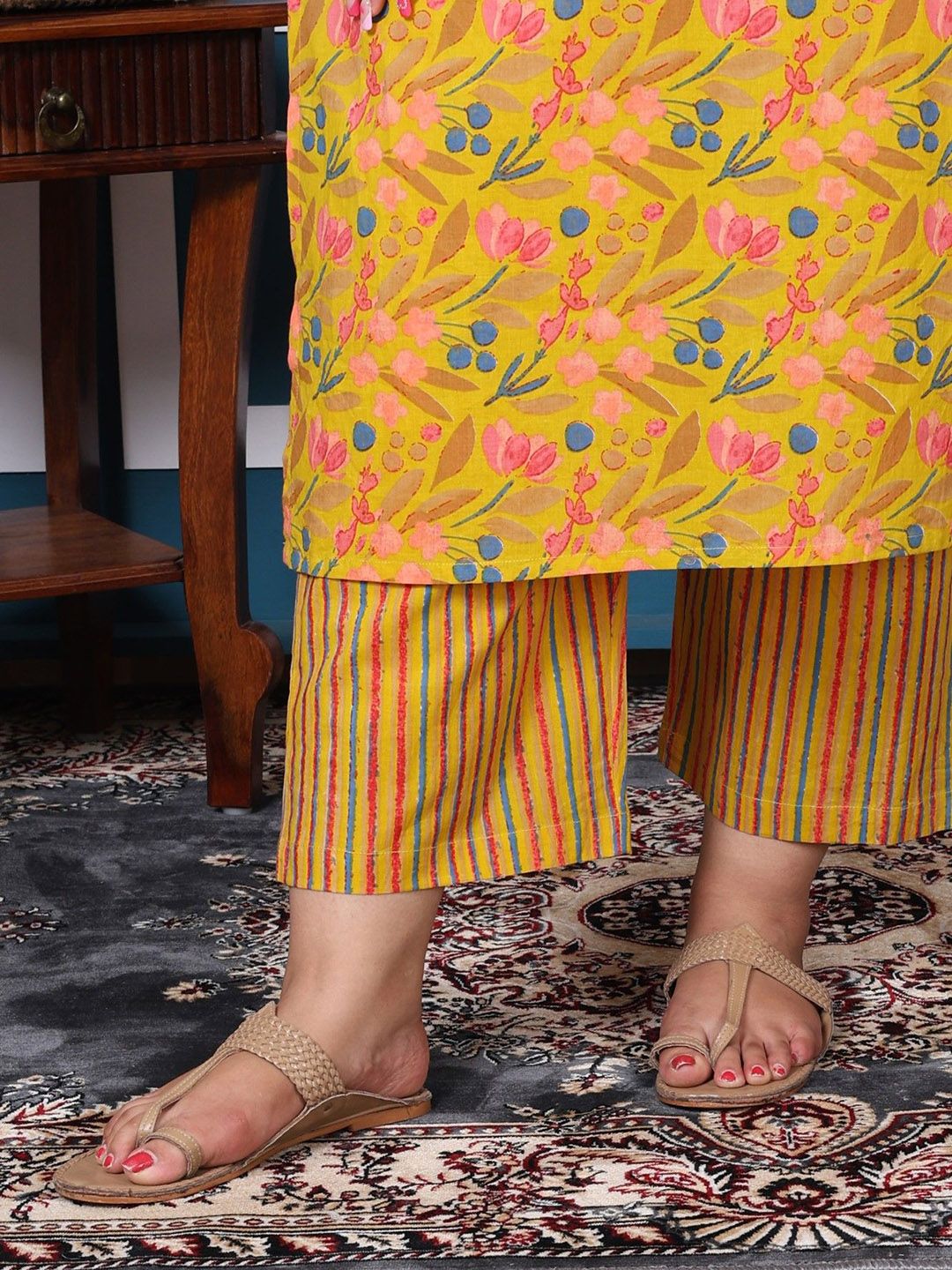 Dhiyona KL Plus Size Floral Printed Pure Cotton Straight Kurta with Palazzos & Dupatta