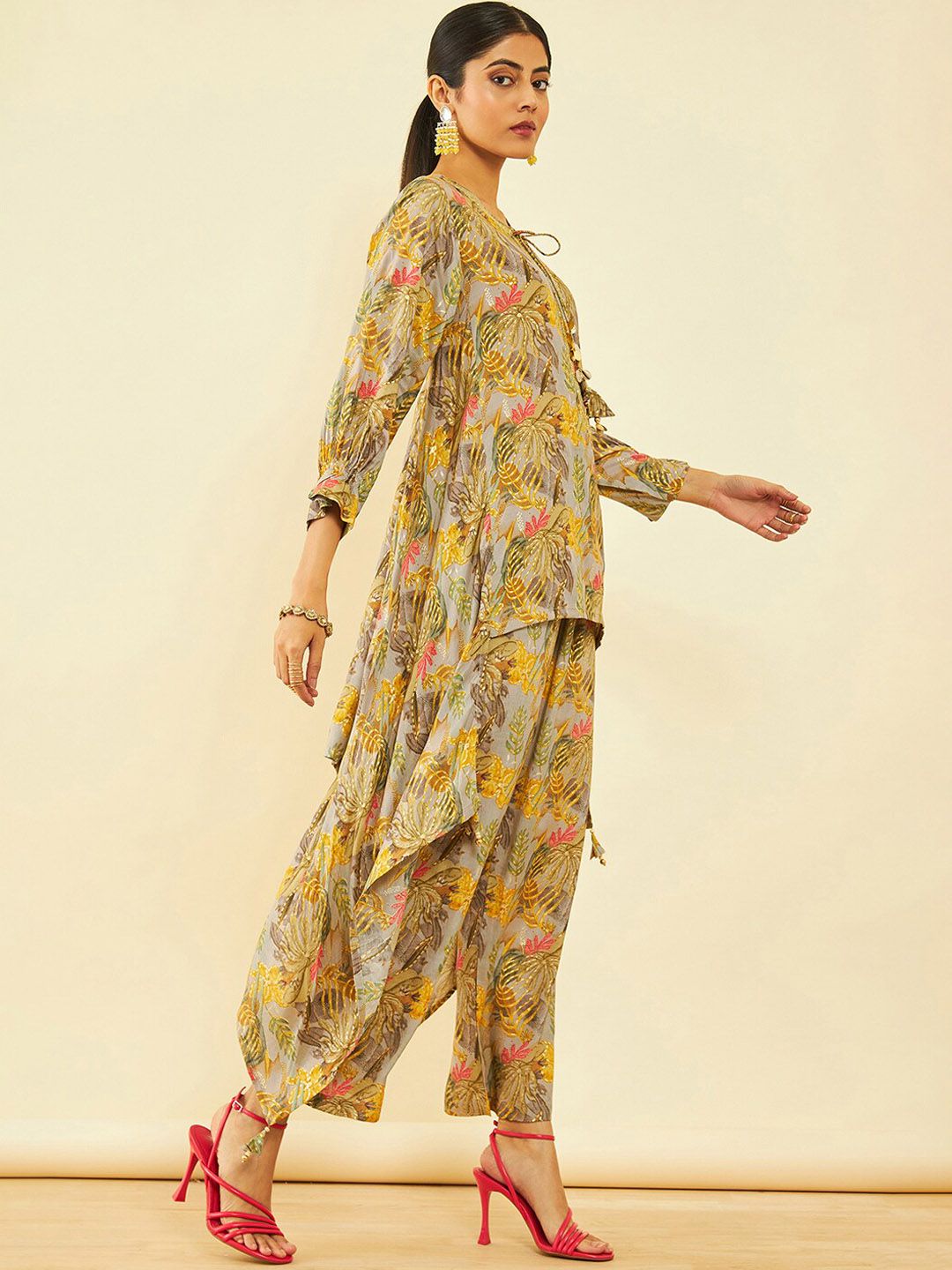 Dhiyona SO Women's Floral Printed Tie Up Neck Sequinned Kurta with Trousers