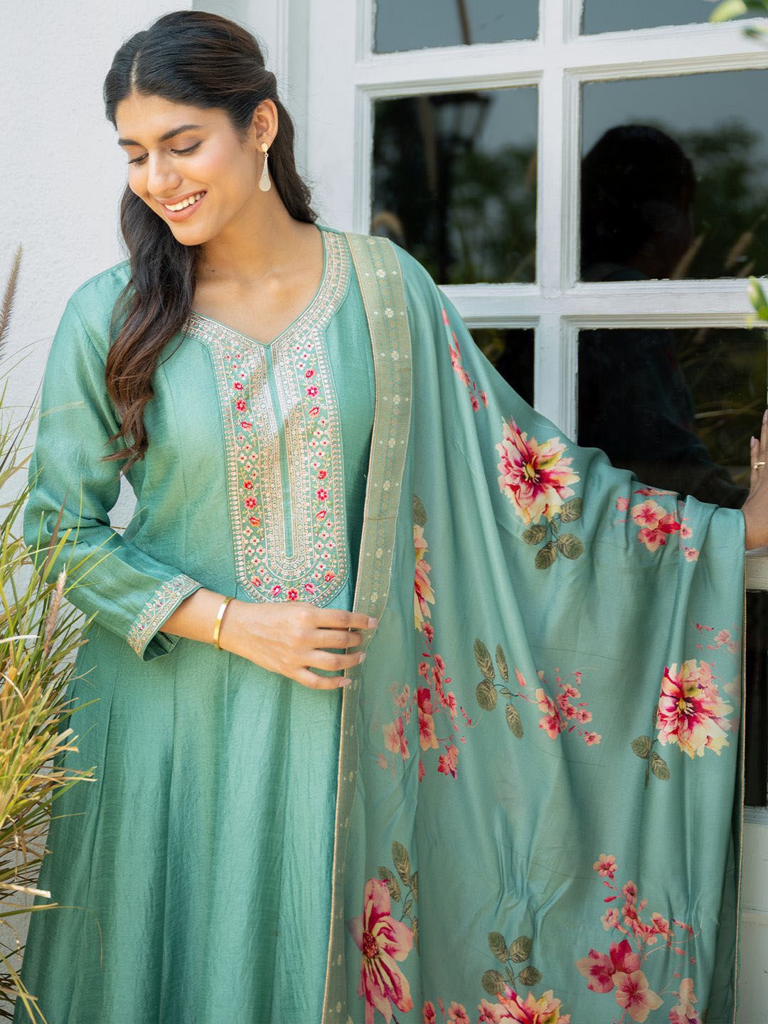 Women Floral Embroidered Regular Sequinned Kurta with Trousers & With Dupatta