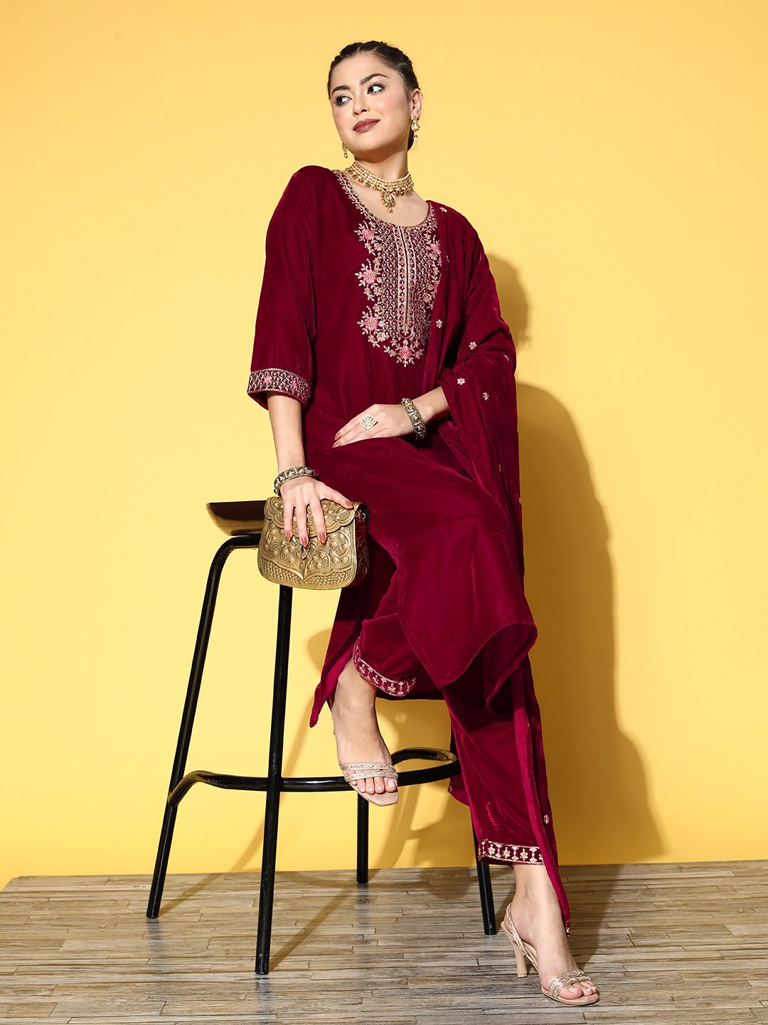 Dhiyona VA Women'sWinter Floral Zari Embroidered Velvet Kurta With Trousers & Dupatta.