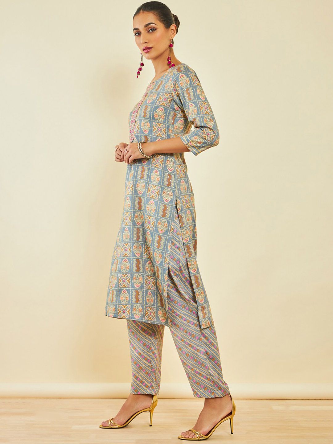Dhiyona SO Women's Grey Ethnic Motifs Printed Gotta Patti Straight Kurta With Trousers