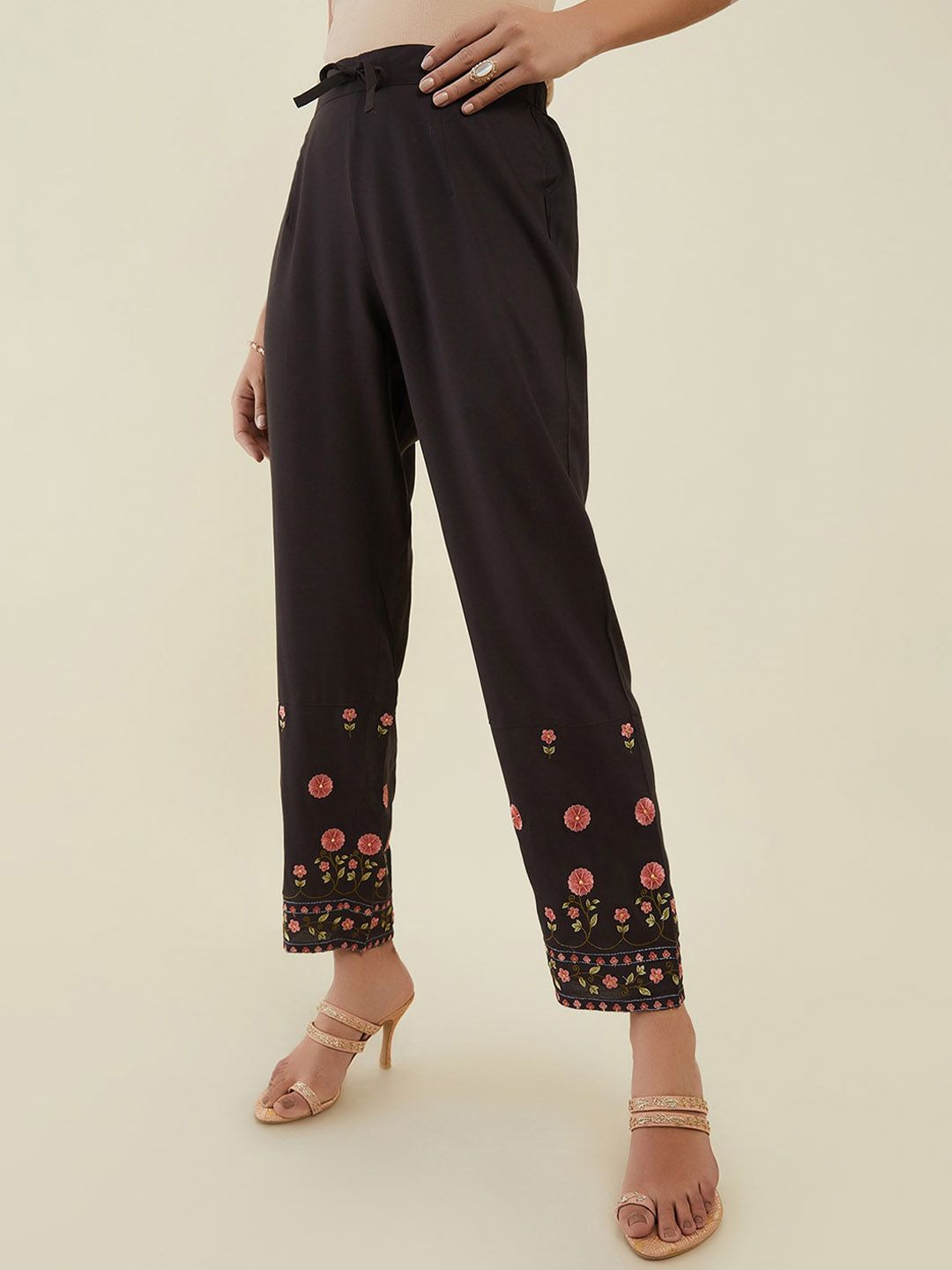 Dhiyona SO Women's Women Floral Embroidered Thread Work Kurta with Trousers