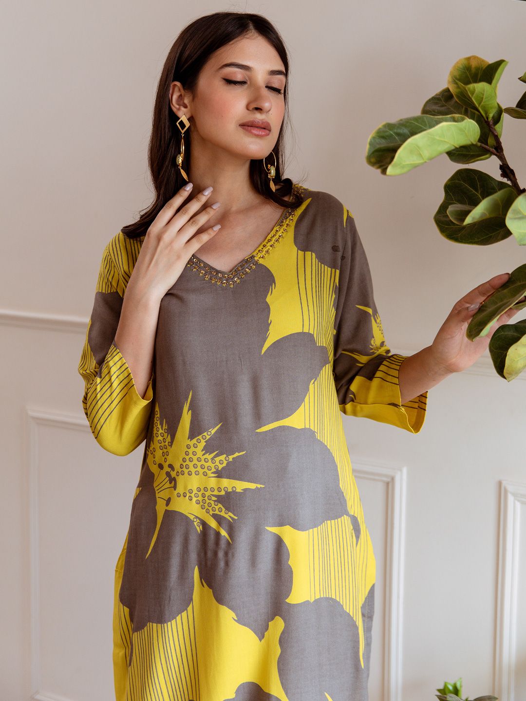 Dhiyona IS Women's Women Floral Printed Regular Kurta with Palazzos
