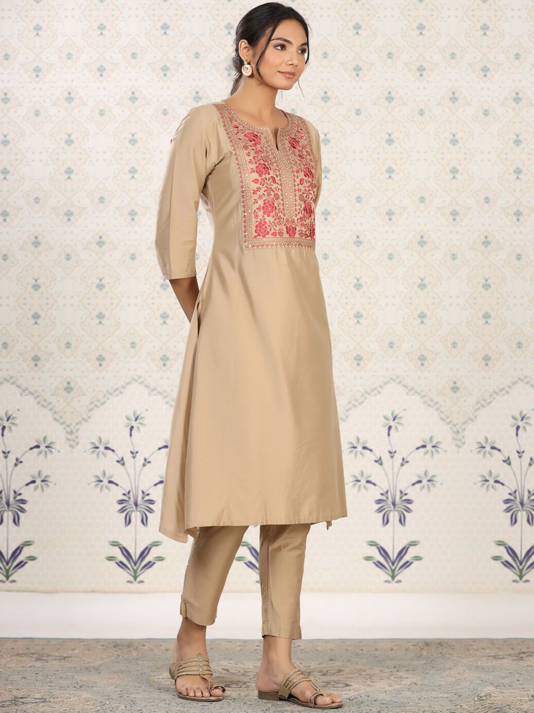 Dhiyona OD Women Floral Yoke Design Thread Work Kurta