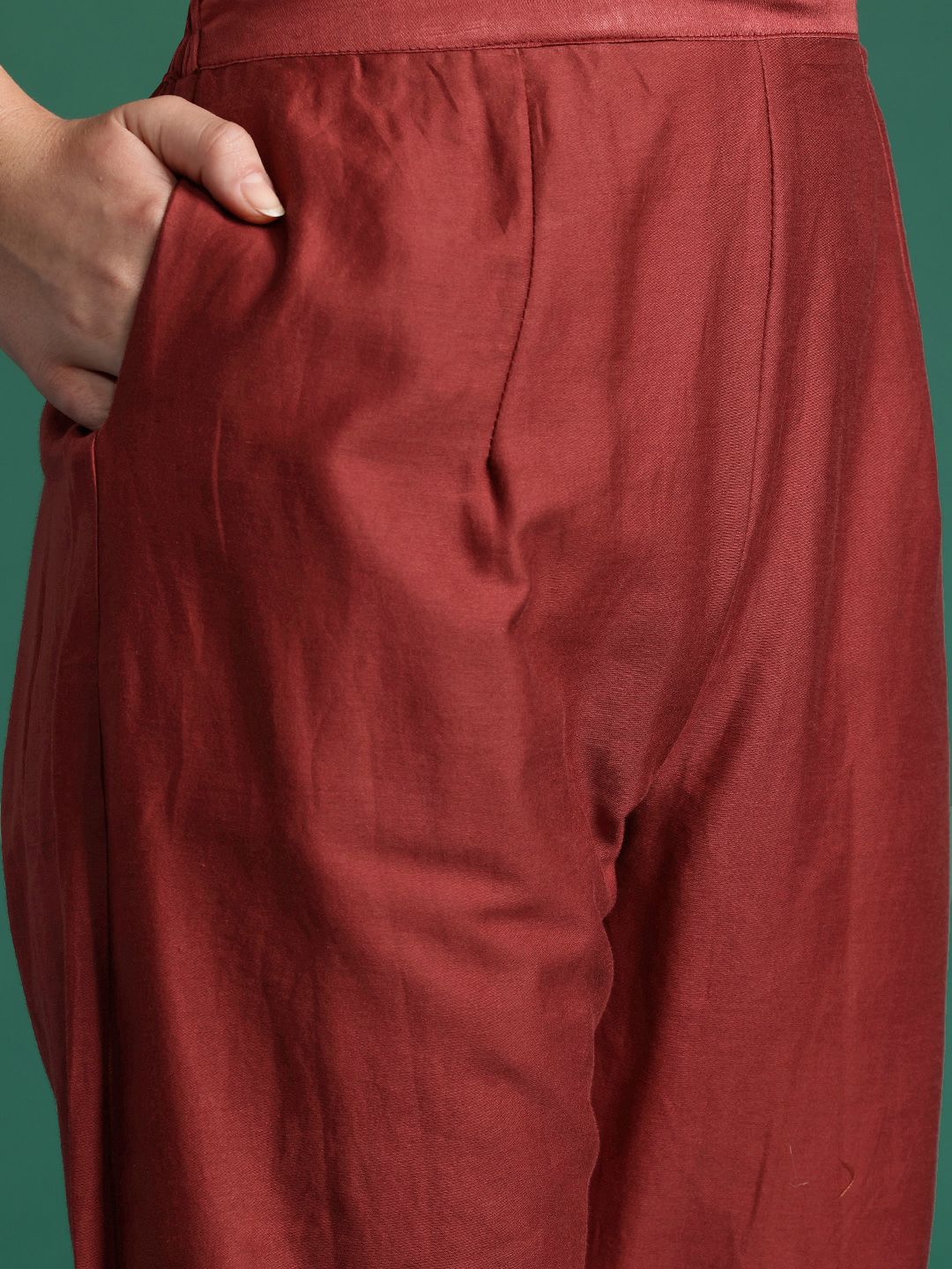 Dhiyona IE Ethnic Motifs Embroidered Thread Work Chanderi Silk Kurta With Trousers & Dupatta