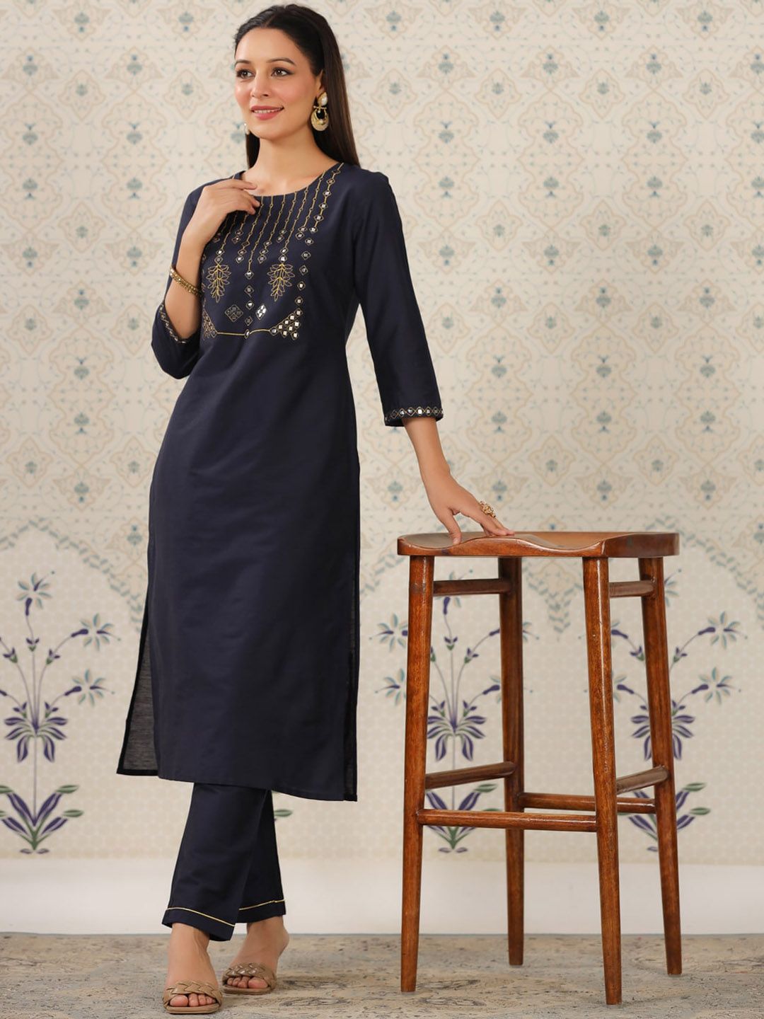 Dhiyona OD Geometric Yoke Design Regular Thread Work Kurta With Trousers