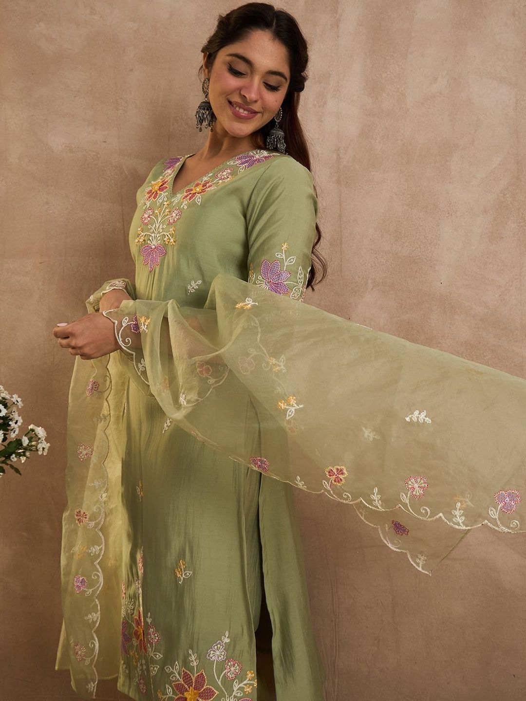 Floral Embroidered Straight Thread Work Kurta With Trousers & Dupatta