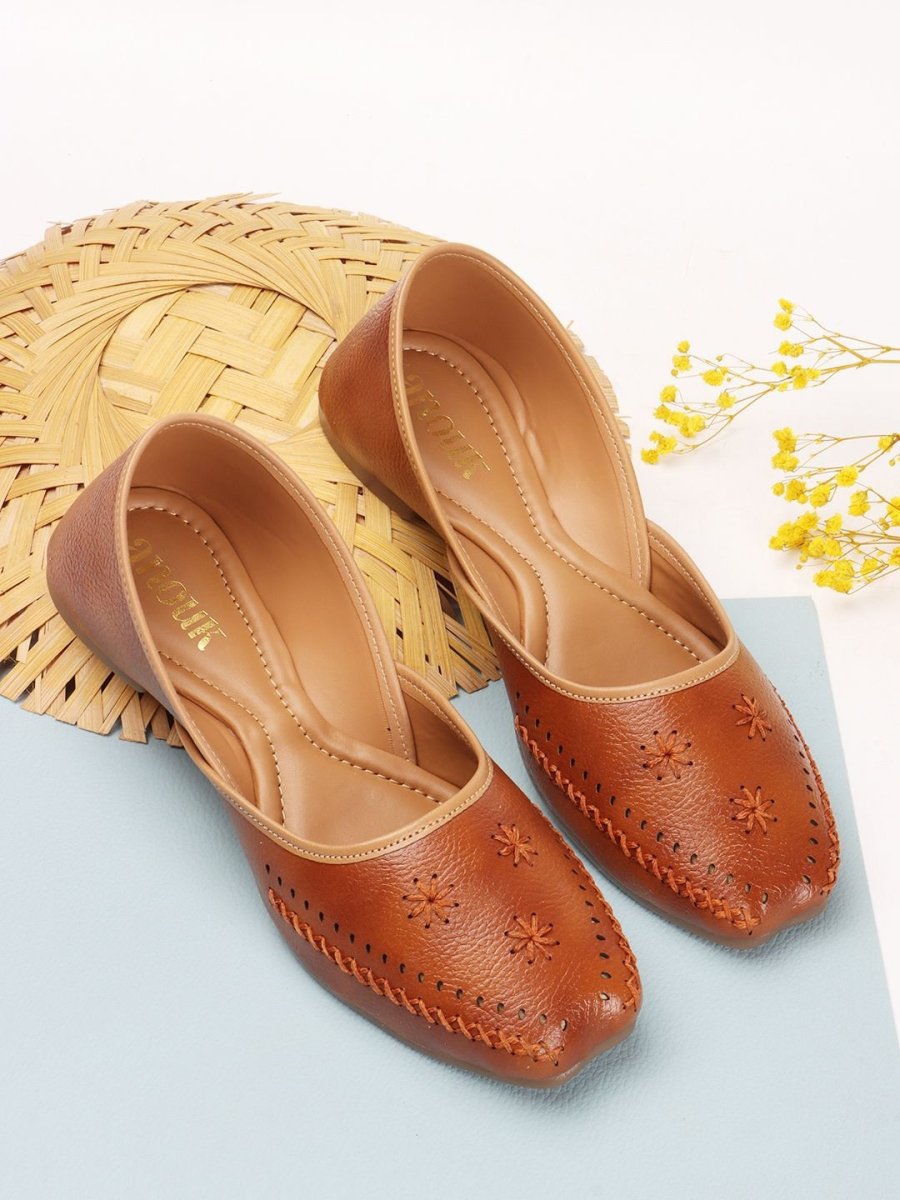 Dhiyona AK Women Embellished Ballerinas