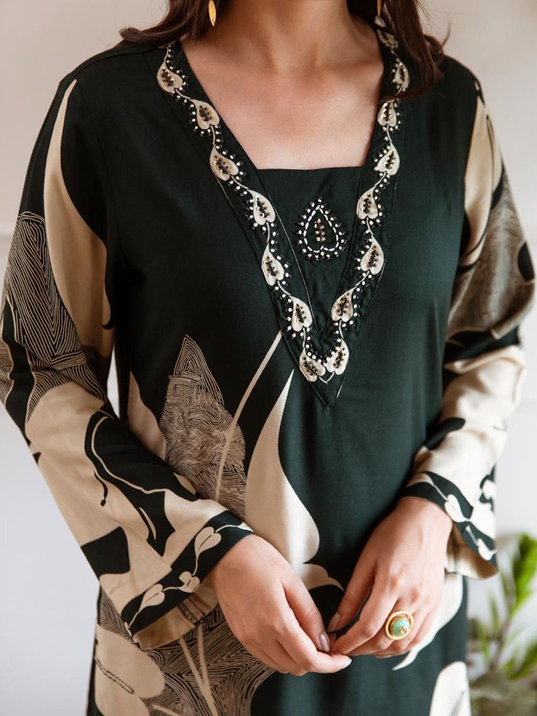 Dhiyona IE Women Printed Regular Beads and Stones Kurta with Palazzos