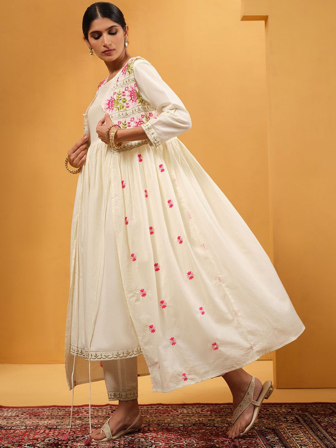 Dhiyona IS Women's Women Floral Embroidered Regular Thread Work Pure Cotton Kurta With Trousers