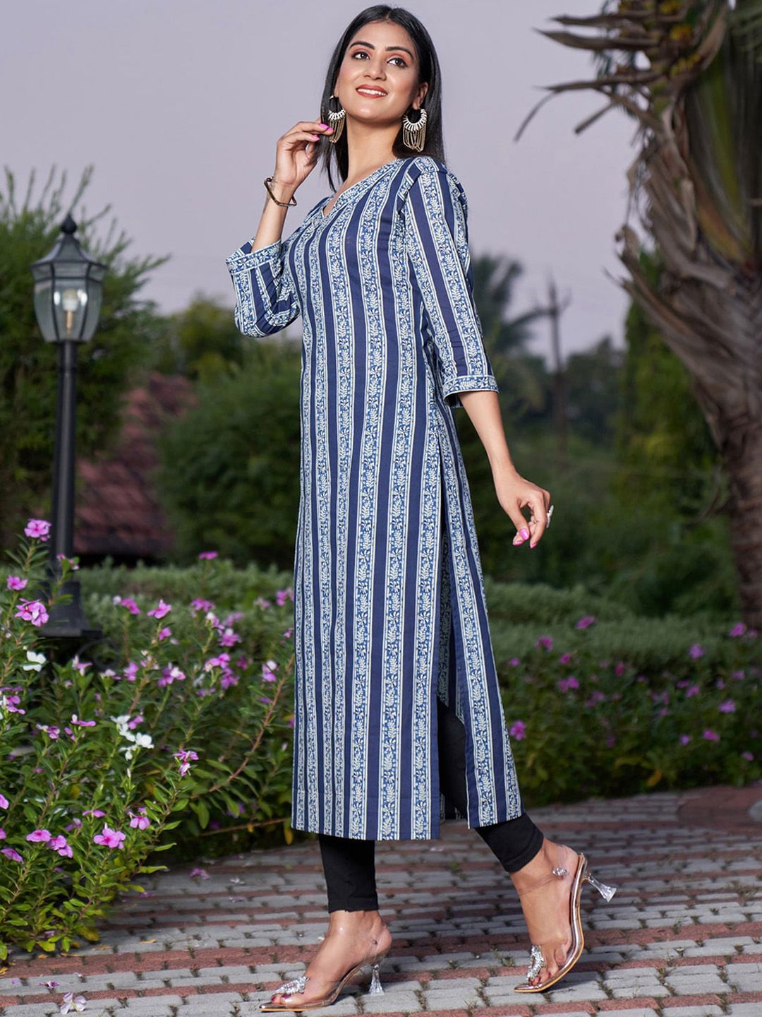 Dhiyona IE Blue Striped V-Neck Pure Cotton Straight Kurta