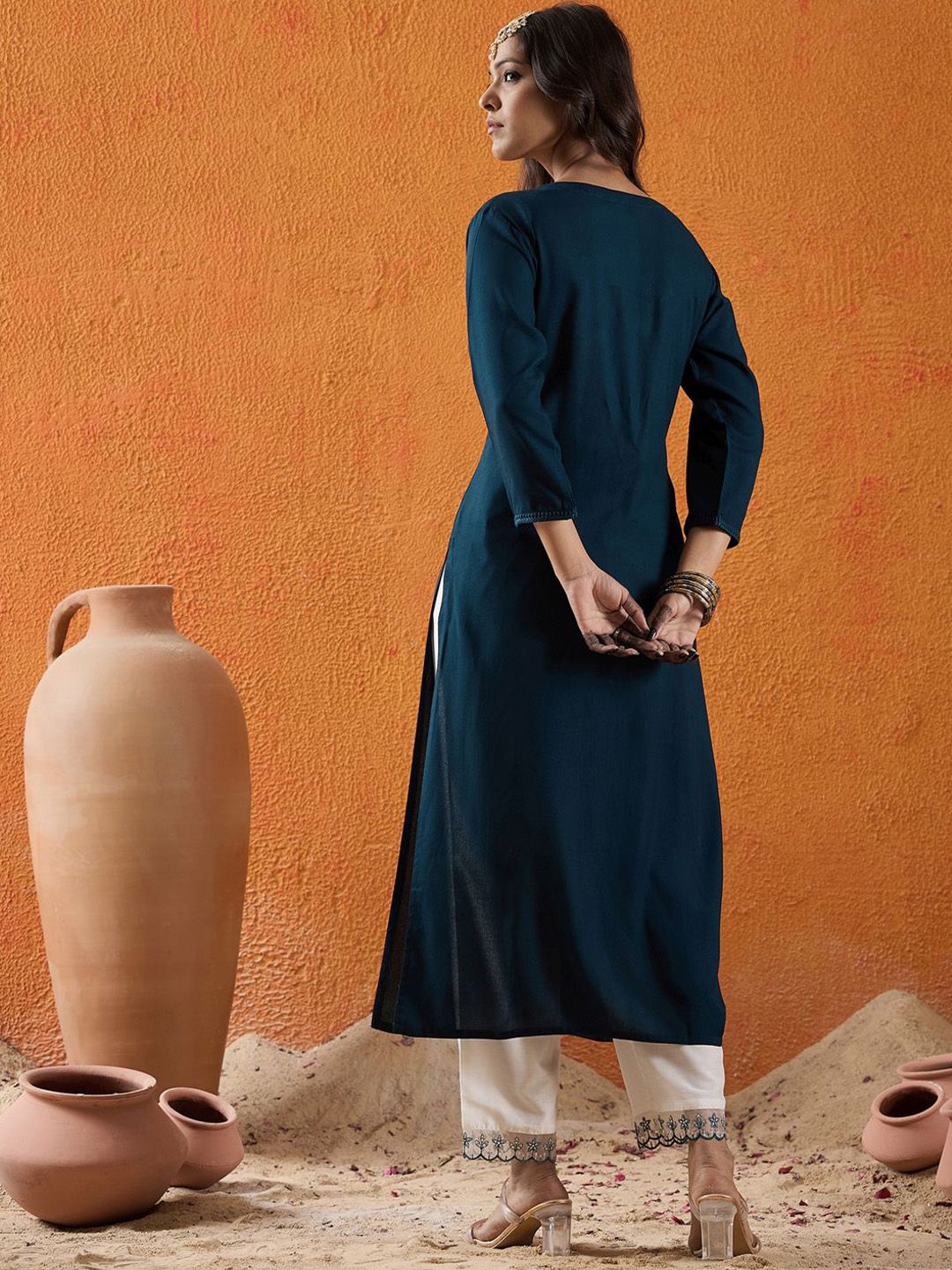 Dhiyona IE Floral Yoke Design Notch Neck Thread Work Kurta