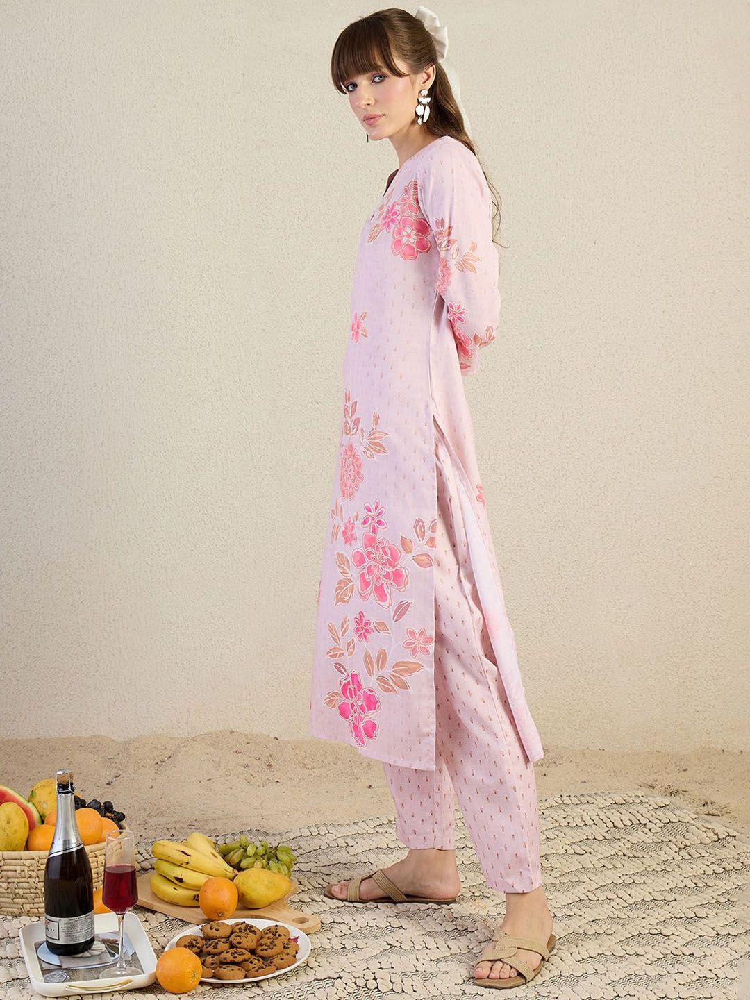 Dhiyona IE Women Floral Printed Kurta with Trousers